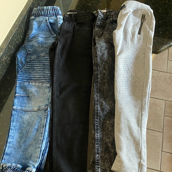 4 pair of Boys size (7) and (8) skinny pants - Picture 1 of 1